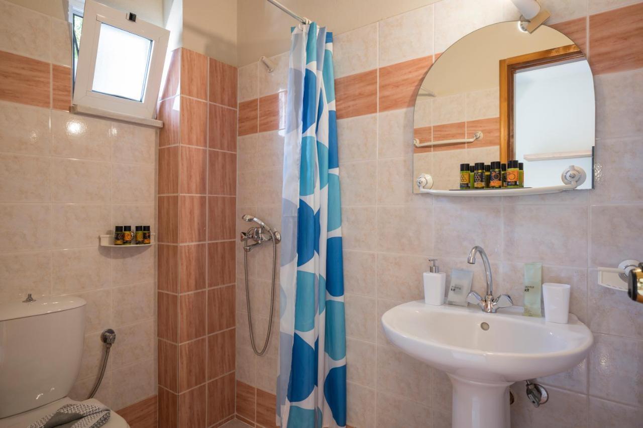 Sun Ray Studios Agia Marina Екстериор снимка