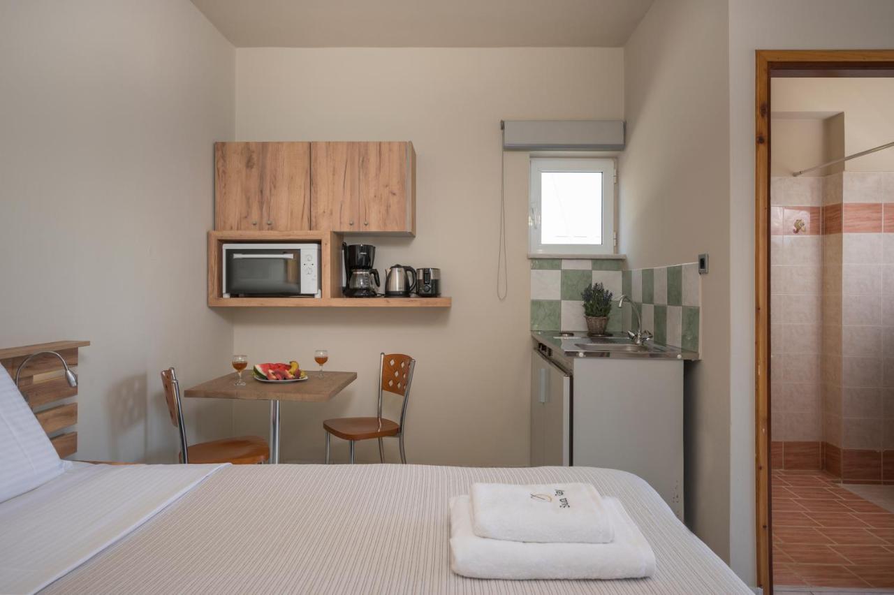 Sun Ray Studios Agia Marina Екстериор снимка